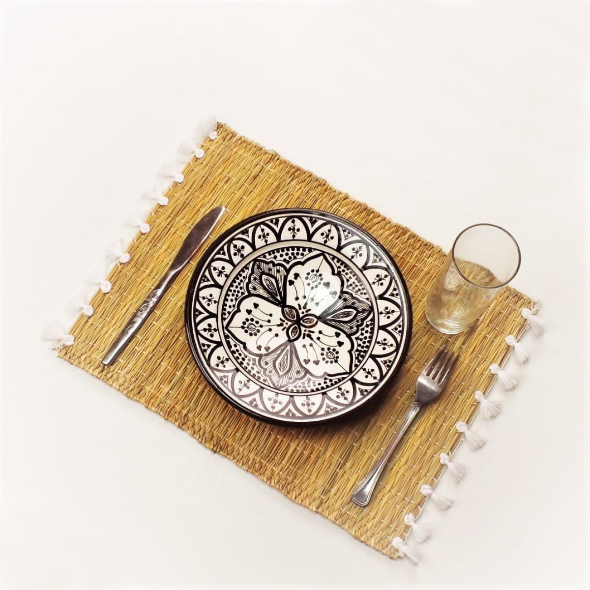Hand-Woven Moroccan Tassel Placemats – Rattan & Cotton Dining Decor (15.5″ × 12″)