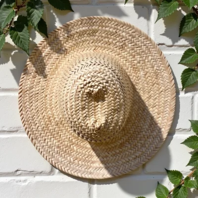 Moroccan-Straw-hats-Palm-Leaf-Hat-3-1.webp Handwoven Moroccan Wide Brim Straw Hat Set – Natural Palm Straw (ø 40 cm)