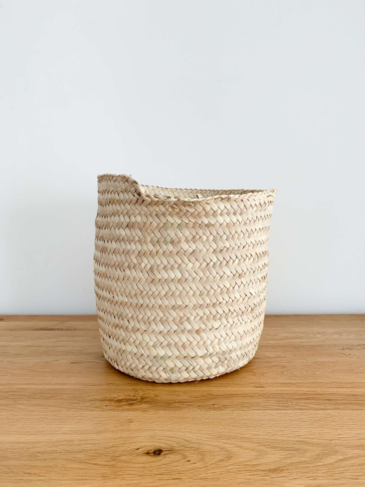 Panier-a-poser-en-osier-1-scaled-2-1.jpg Small Wicker Table Basket – Handwoven Decorative Tray (10/18 cm)