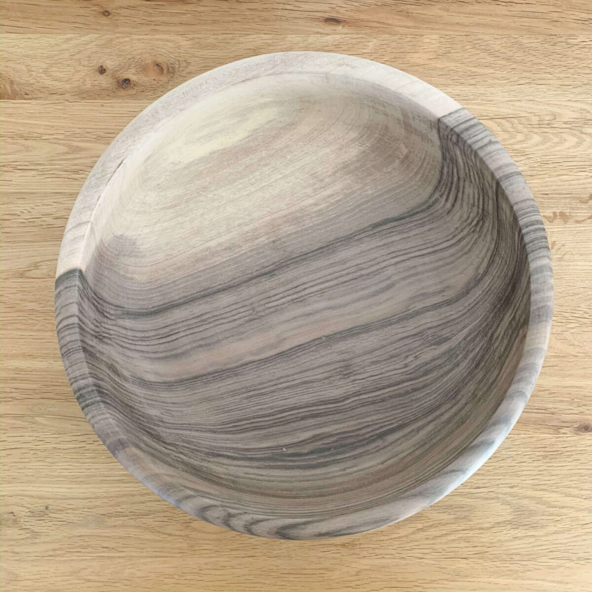 Walnut wood salad bowl