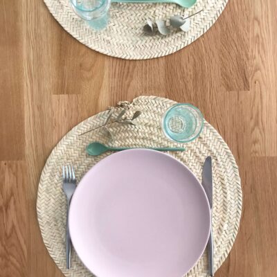 Round wicker placemat