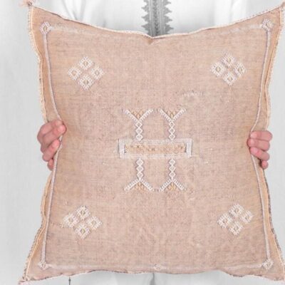 WhatsApp-Image-2021-04-08-at-16.24.06-4-1000x801-1.jpeg Handwoven Moroccan Cactus Silk Pillow Cover – Artisan Cushion in Multiple Colors (50×50 cm / 60×40 cm)