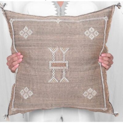 WhatsApp-Image-2021-04-08-at-16.24.06-5-1000x818-1.jpeg Handwoven Moroccan Cactus Silk Pillow Cover – Artisan Cushion in Multiple Colors (50×50 cm / 60×40 cm)