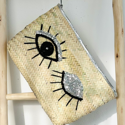 c062cf50ca888caae3e757f4bfaf8c786fee1fa8fc88d072f3a85968e88568cb-2.webp Handwoven Straw Pouch β Boho Chic Clutch for Everyday Essentials