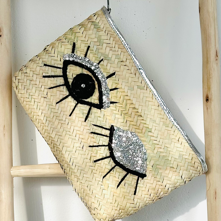 c062cf50ca888caae3e757f4bfaf8c786fee1fa8fc88d072f3a85968e88568cb-2.webp Handwoven Straw Pouch β Boho Chic Clutch for Everyday Essentials