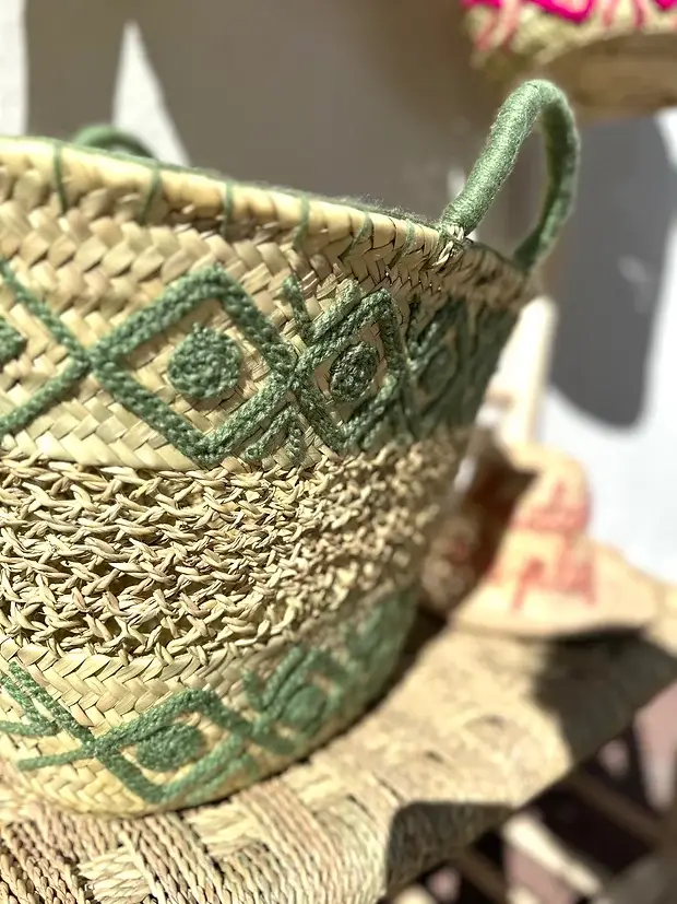 c53ecb917c3be1d5b8c7ec72add0216eb0aa0fe8af747cd38179e368a10063e4-2.webp Embroidered Palm Fiber Basket β Handwoven Moroccan Tote with Wool Embroidery
