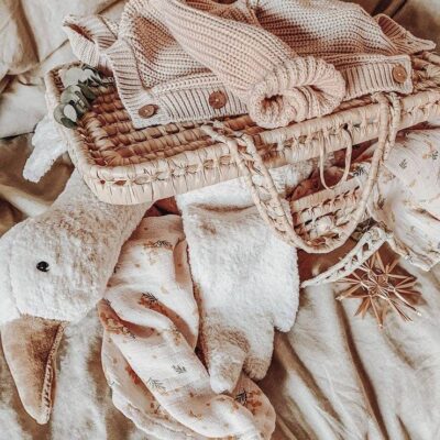 c71b60d4da9935c21c64037ef6469359d01ad91987a440a40f5d9d37ac3b5a0a-1.jpeg Handwoven Palm Leaf Suitcase | Moroccan Eco-Friendly Storage