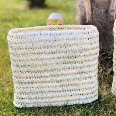 ca152c3b22fae3dd3eed51025fe7b88b605d9e3184bd65ea1f1e0ffcdb5eefa0-1.webp Duo of Palm Fiber & Leather Baskets | Handwoven Moroccan Wall Storage