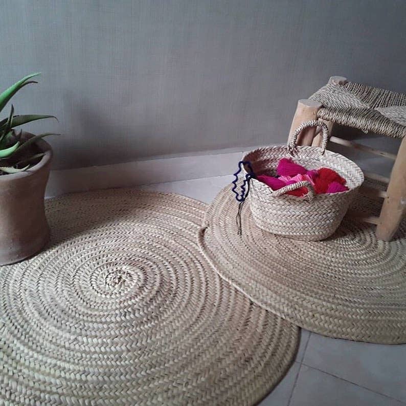🌸🛏️ Round Braided Carpet in Palm Leaf