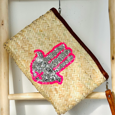 eff46bdeb9fe34883c780912b11c38e6ae595cf78368624d33566f4acb4e5786-2.webp Handwoven Straw Pouch β Boho Chic Clutch for Everyday Essentials