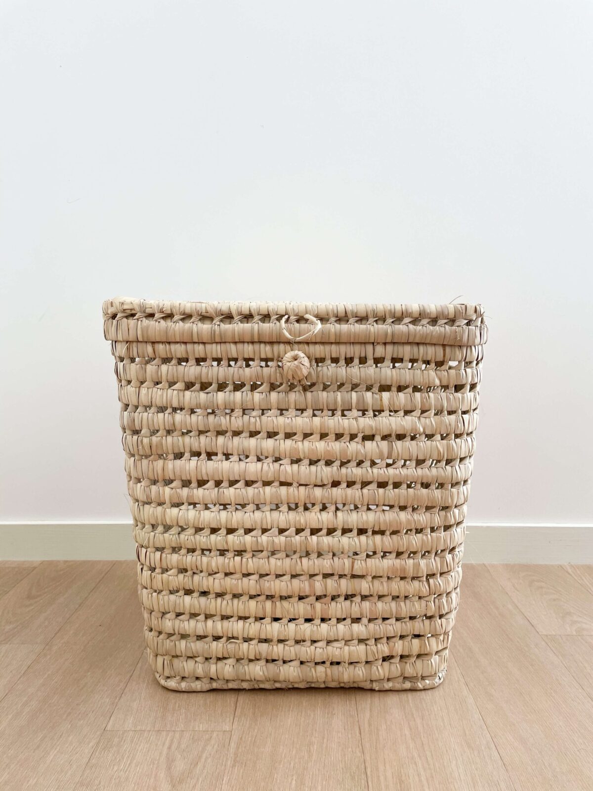 Square Wicker Laundry Basket with Lid – Handwoven Storage Hamper
