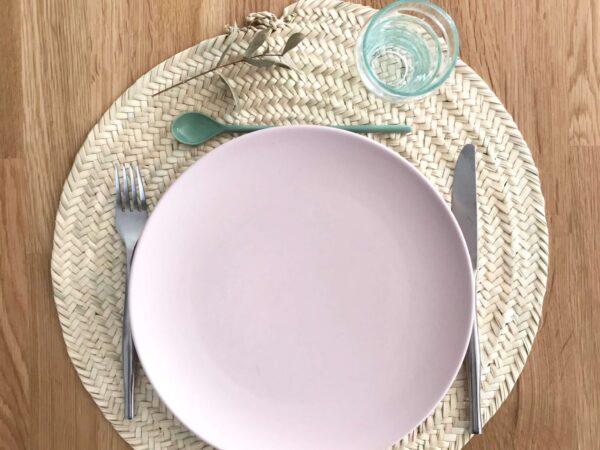 Round wicker placemat