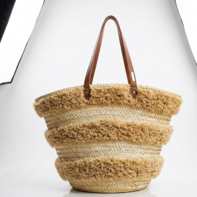 Handwoven raffia beach bag, leather handles, Moroccan market bag (3) Handwoven Moroccan palm leaf straw basket bag with horizontal natural fringe stripe detail and genuine leather shoulder handles, large open-top boho beach market tote